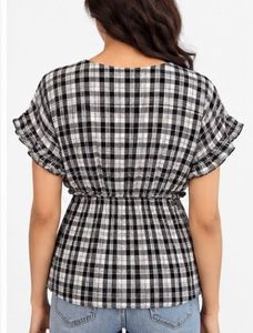 Chic smart Black &amp; White Plaid Top