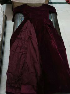 ELEGANT VELVET GOWN