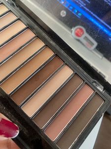 MakeupRevolution Eye Shadow
