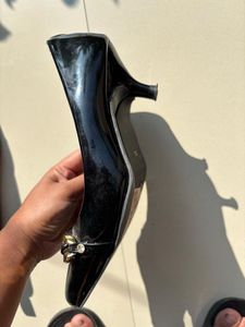Chic Black Patent Chain Detail Flats