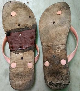 3 sets of slippers are available."