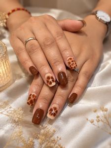 Chic Giraffe Print Nails