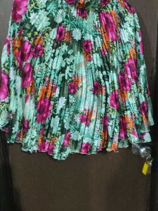 Floral Print Pleated Top.