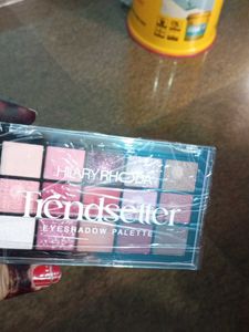 Hilary Rhoda Trendsetter Eyeshadow Palette