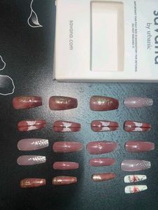 Savana press on Nails with freebies