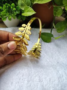 Golden Leaf Design arm cuff