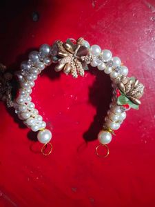 Exquisite Pearl &amp; Floral Maang Tikka
