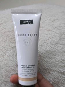 Bobbi Brown Vitamin Enriched Skin Tint SPF 15