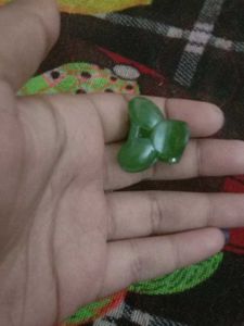Green Claw Clip&amp;a nailpolish