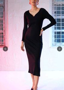 black sweetheart neck midi dress with sideslit