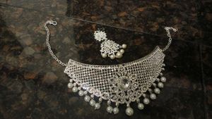 Exquisite Pearl &amp; Crystal Necklace Set