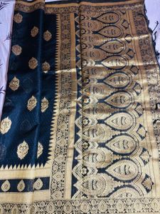 Elegant Black &amp; Gold Saree
