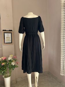 Chic Black Cutout Midi Dress