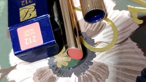 Estee Lauder pure color Explicit lipstick