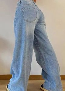 straight light blue jeans with little dark blu