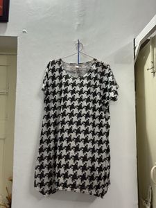Houndstooth Pattern Tunic Top