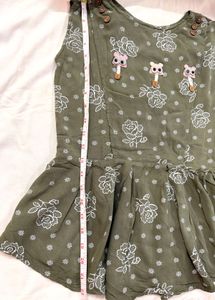 Cute Olive Floral Bubble Top 🕊️
