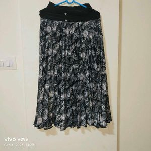 Black &amp; White Printed Long Skirt