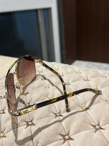 Stylish Aviator Sunglasses