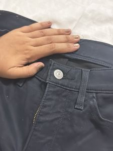 Levis Black Capri Pants