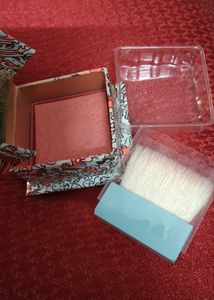 Benefit Cosmetics gallernia golden pink blush