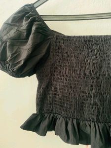 Chic Black Crop Top with Pink Bow