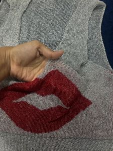 Sparkly Lip Print V-Neck Tank Top