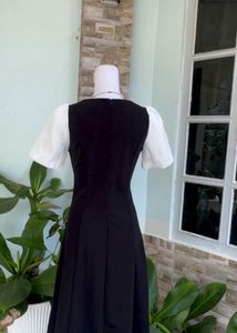 Chic Black &amp; White Puff Sleeve Dress