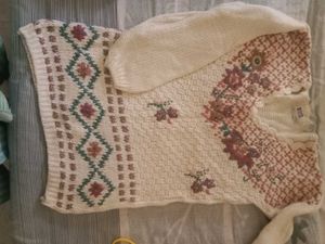 Vintage Floral Knit Sweater