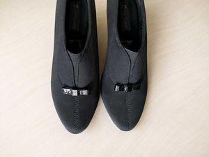 Chic Black Heels with Bow Accent