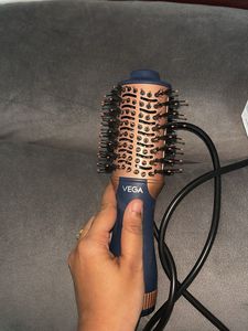 Vega Hot Air Brush for Styling