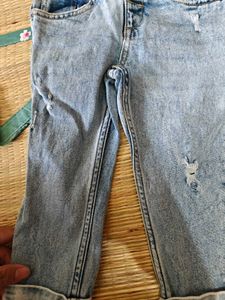 Cute mildly Ripped Jeans