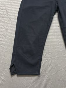 Levis Black Capri Pants