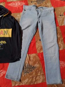 Light Blue Jeans with t-shirt