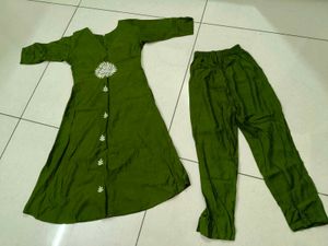Green Kurta Set with White Embroidery