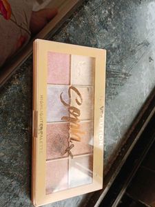 Makeup Revolution Sophzx Highlighter Pallette