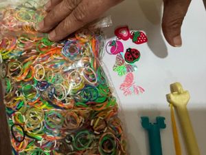 Super Loomz Bands refill kit.