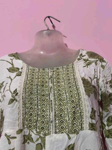 Elegant White Floral Kurta Set