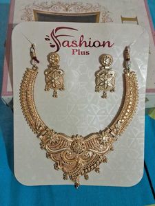 Elegant Gold Tone Necklace & Earring Set