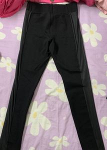 Black Stretchable Fited Leggings