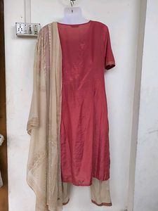 Elegant Pink &amp; Gold Embroidered Kurta Sets Women.