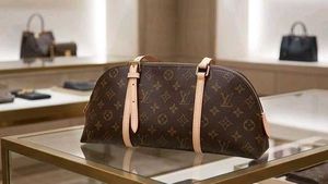 LOUIS VUITTON**SQUIRE EAST WEST BAG WD BOX