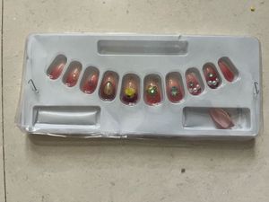 Designer Press-On Nails Set