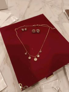 ✨ Peach Stone Necklac with two pair of studs