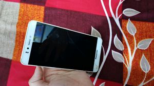 Panasonic eluga arc 2