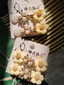 Elegant Flower &amp; Pearl Hair Clips Set