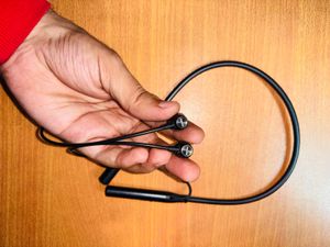 Unused Philips Audio TAN2215 Neckband