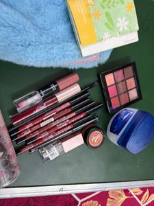 Swiss Beauty Bold Matte Lip Liner Set