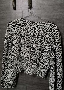 Leopard Print Long Sleeve Top(Get a freebie)