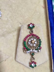 Exquisite Kundan Necklace and Earring Set